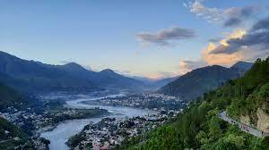 Srinagar: The River Town That Waits Beneath the Hills