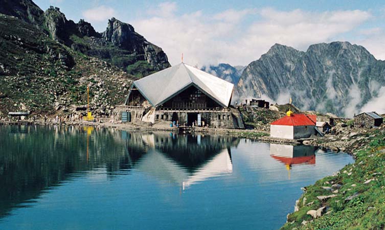 Hemkund Sahib (हेमकुंड साहिब): A Shrine Above the Clouds