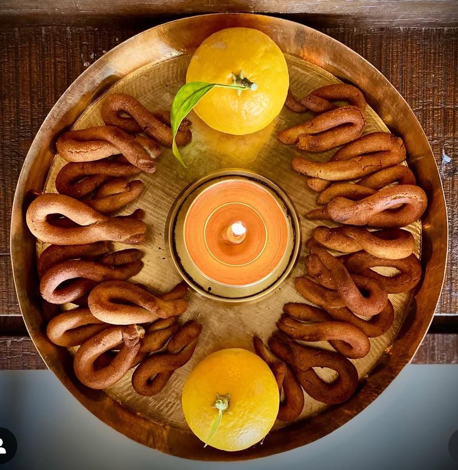 घुघुतिया (Ghughutiya): कौवों का त्यौहार, बच्चों की हँसी और कुमाऊँ की मिठास